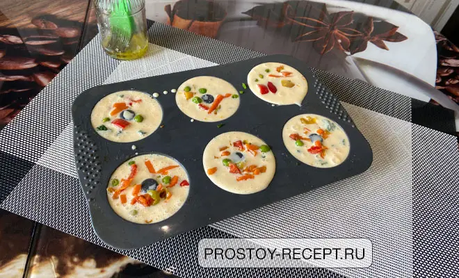 наполняем формочки яично-творожной смесью