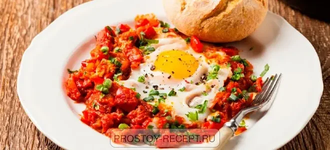 шакшука на сковороде с беконом - пошаговый рецепт с фото