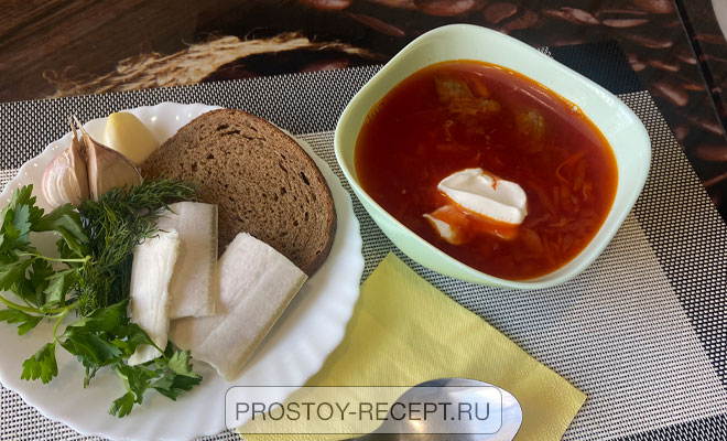 классический борщ с говядиной вариант подачи