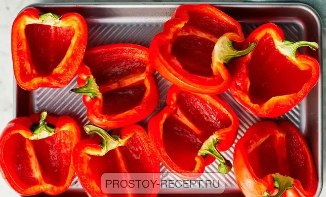 запекание перца для приготовления вегетарианского фаршированного перца